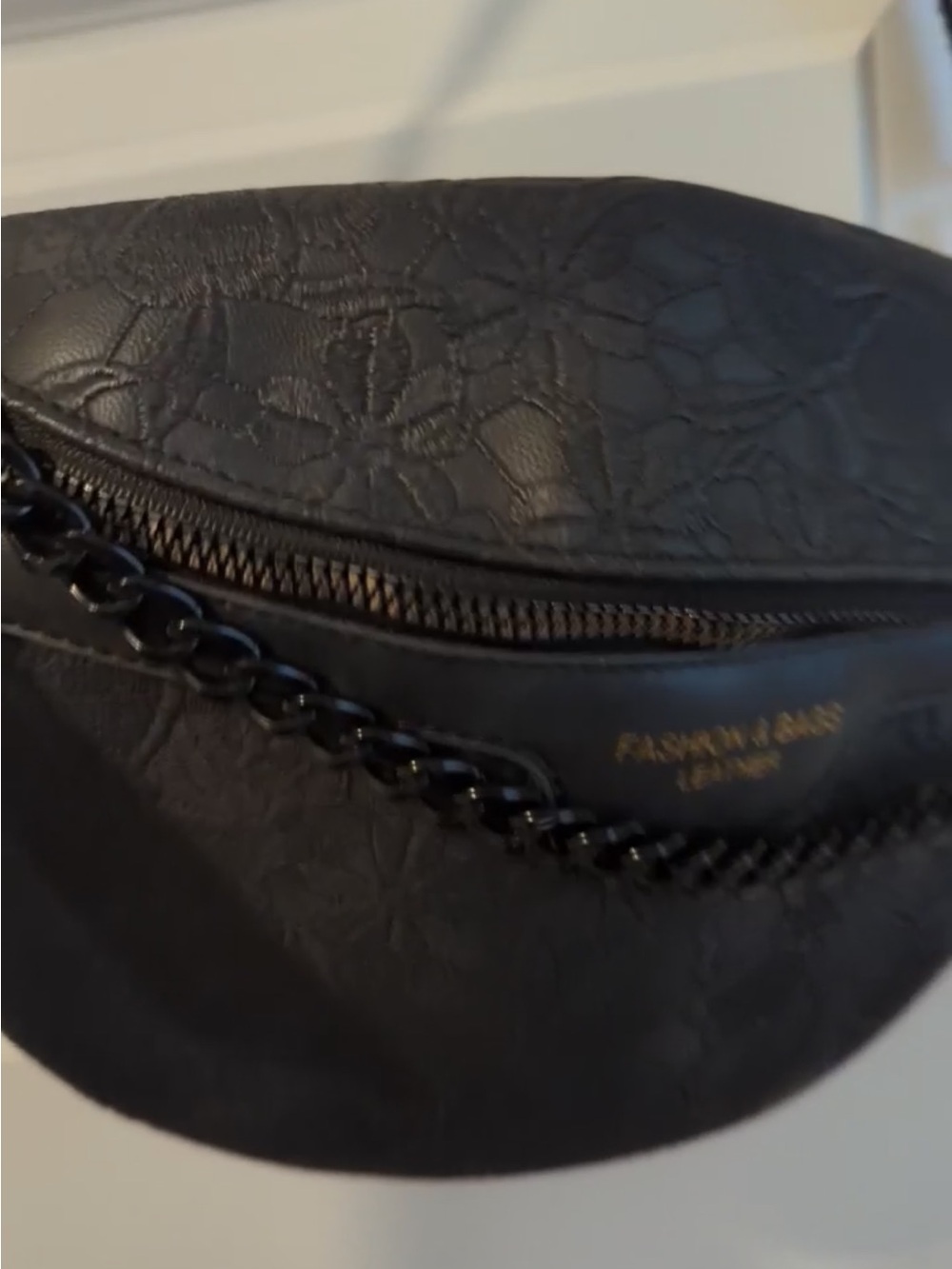 Floral Embossed leather Crossbody Bag - Picture 2 of 9